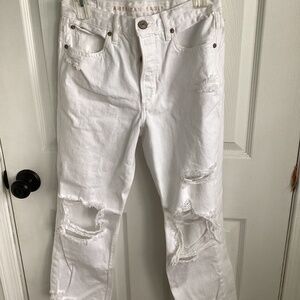 American Eagle white denim ripped jeans 2 short